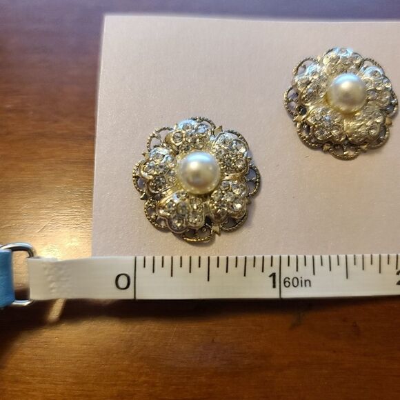Vintage Style Post Earrings  - Picture 3 of 3